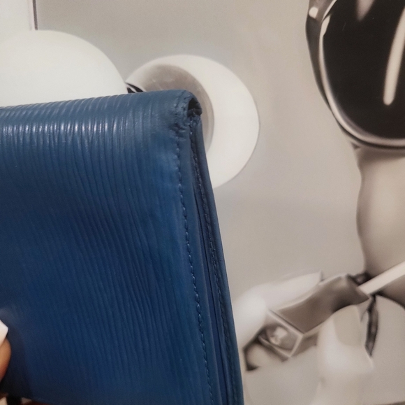 Louis Vuitton Blue Epi Bifold Wallet - Picture 8 of 9